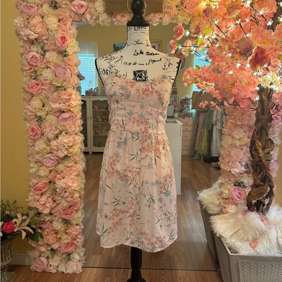 Dress - Picture 4 of 4